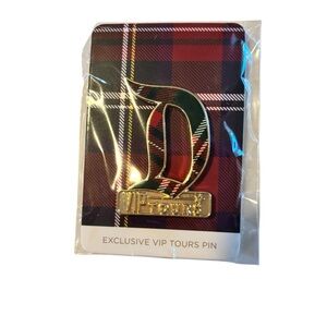 ✨ Disney VIP Tours Exclusive Gold “D” Pin – Limited Edition